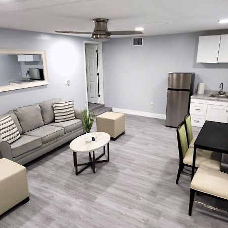 Cheerful Super Suite + 2 Queen + Sofa Bed Minutes From The Airport! Тампа Екстериор снимка