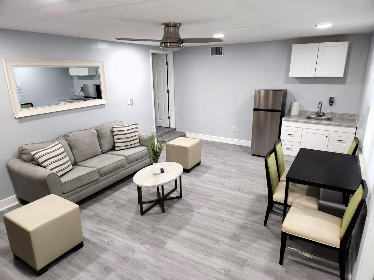 Cheerful Super Suite + 2 Queen + Sofa Bed Minutes From The Airport! Тампа Екстериор снимка