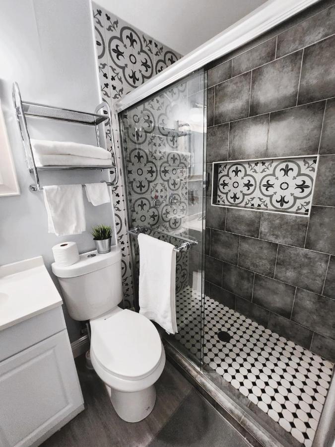 Cheerful Super Suite + 2 Queen + Sofa Bed Minutes From The Airport! Тампа Екстериор снимка