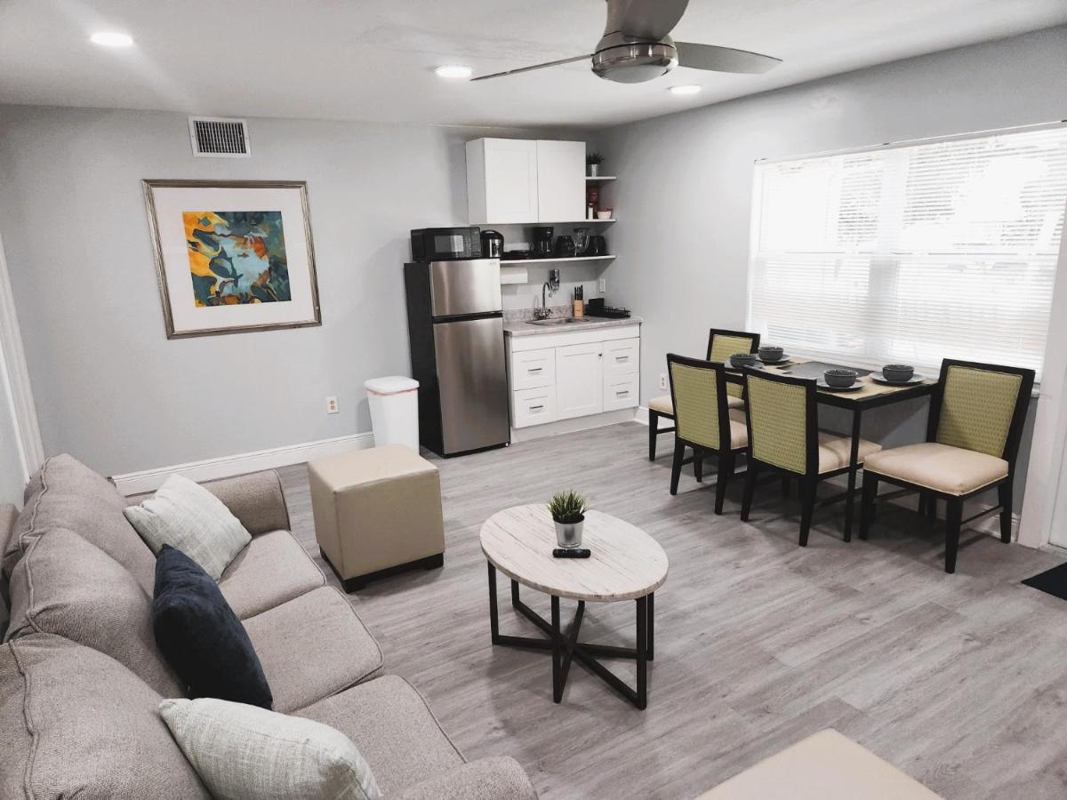 Cheerful Super Suite + 2 Queen + Sofa Bed Minutes From The Airport! Тампа Екстериор снимка